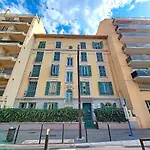 Nestor&Jeeves - Goldie France Riviera - Very Close Sea